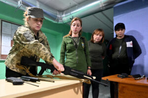 Ukraine: Mothers and Daughters, Soldiers Side by Side on the Frontline